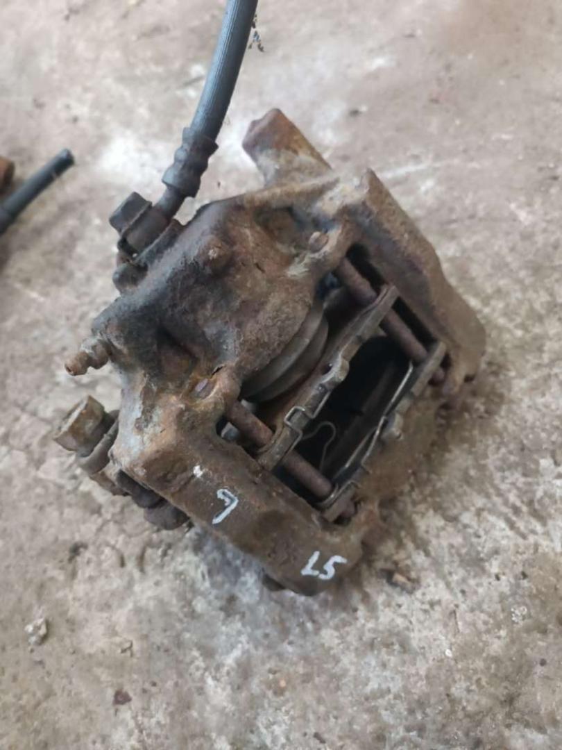 суппорт задний левый Lexus IS 2 поколение (XE20) 2007, 2.2 л., дизель, МКПП - фото №1