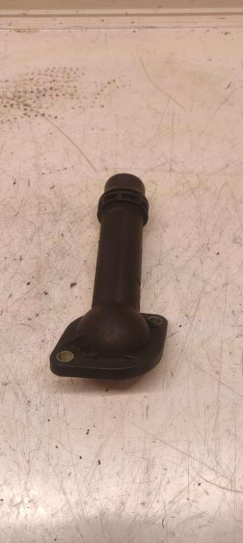 корпус термостата Volkswagen Passat B5 2001, 1.9 л., TDi, дизель, МКПП, 38121121 - фото №1