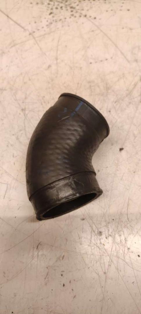 патрубок интеркулера Volkswagen Passat B5 2001, 1.9 л., TDi, дизель, МКПП - фото №1