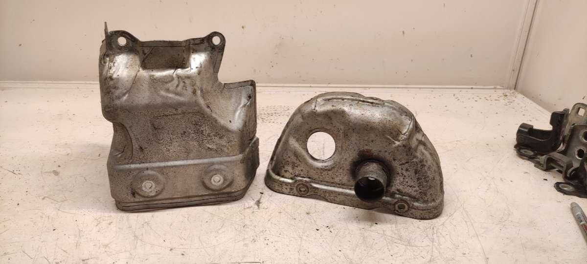 защита (экран) выпускного коллектора Volkswagen Polo 4 поколение 2002, 1.2 л., бензин, МКПП - фото №1