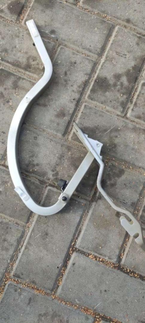 петля крышки багажника Lexus IS 2 поколение (XE20) 2007, 2.2 л., дизель, МКПП - фото №1