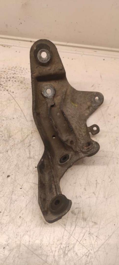 Кронштейн блока ABS Chrysler Grand Voyager 4 поколение 2004, 2.5 л., дизель, МКПП, минивэн - фото №1