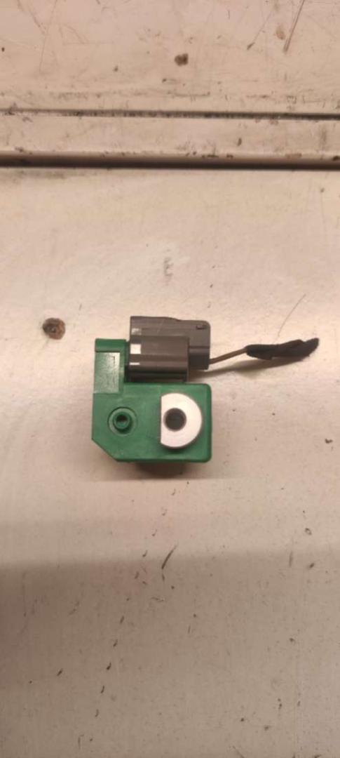 датчик удара Renault Laguna 3 поколение 2009, 2.0 л., дизель, МКПП, хетчбэк 5 дв., 477030002 - фото №1