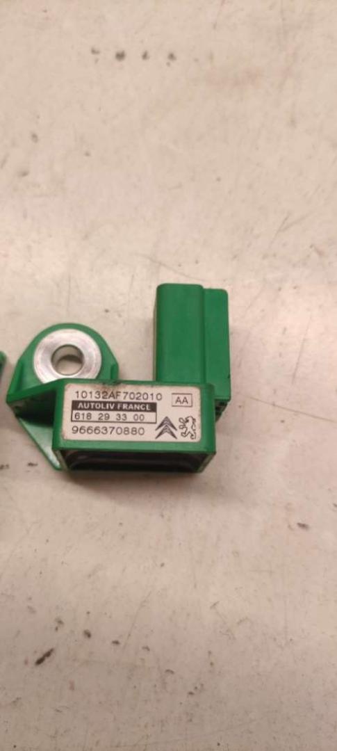 датчик удара Peugeot 308 T7 2010, 1.6 л., EP6, бензин, МКПП, синий, хетчбэк 5 дв., 9666370880, 618293300 - фото №1