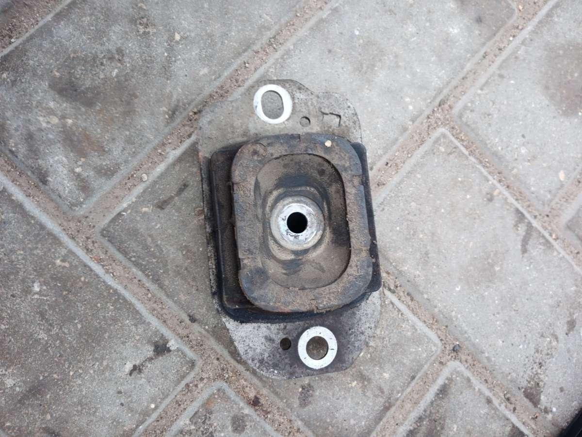 подушка крепления двигателя Renault Laguna 3 поколение 2009, 2.0 л., дизель, МКПП, хетчбэк 5 дв., 8200292828, 8200689120 - фото №1