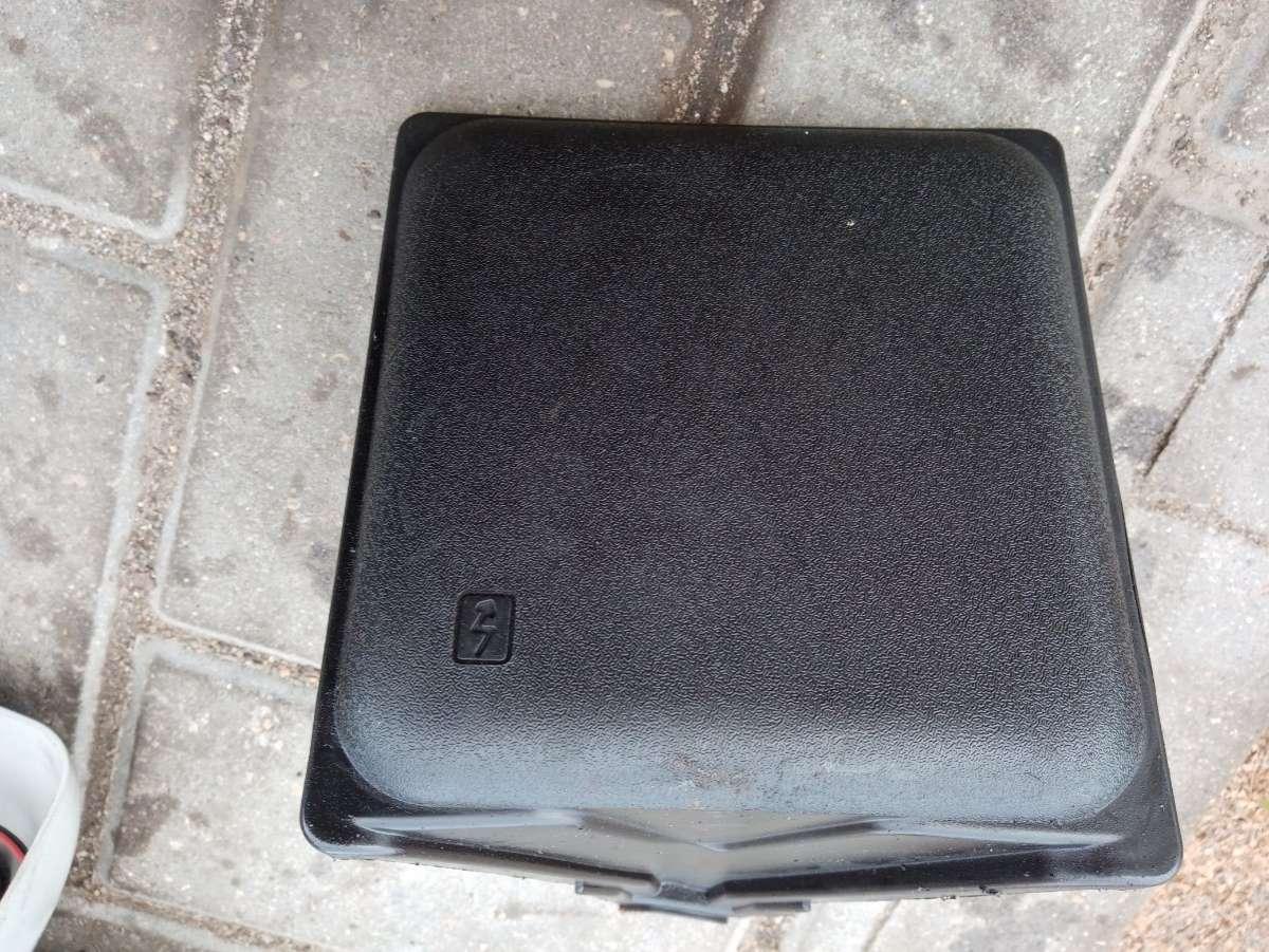 крышка блока предохранителей Renault Laguna 3 поколение 2009, 2.0 л., дизель, МКПП, хетчбэк 5 дв., 243820001R - фото №1