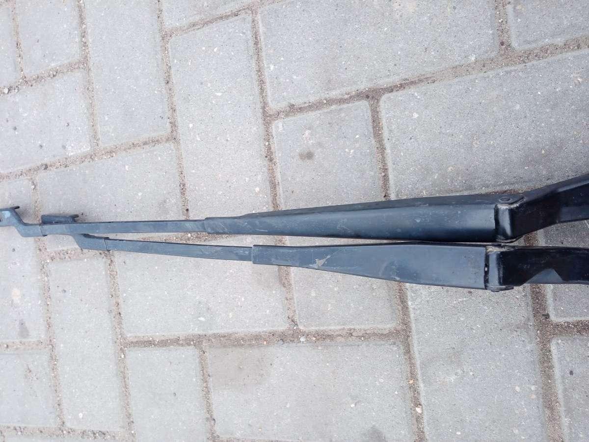 щеткодержатель (поводок стеклоочистителя, дворник) Peugeot 308 T7 2010, 1.6 л., EP6, бензин, МКПП, синий, хетчбэк 5 дв., 12790521, 12790522 - фото №1