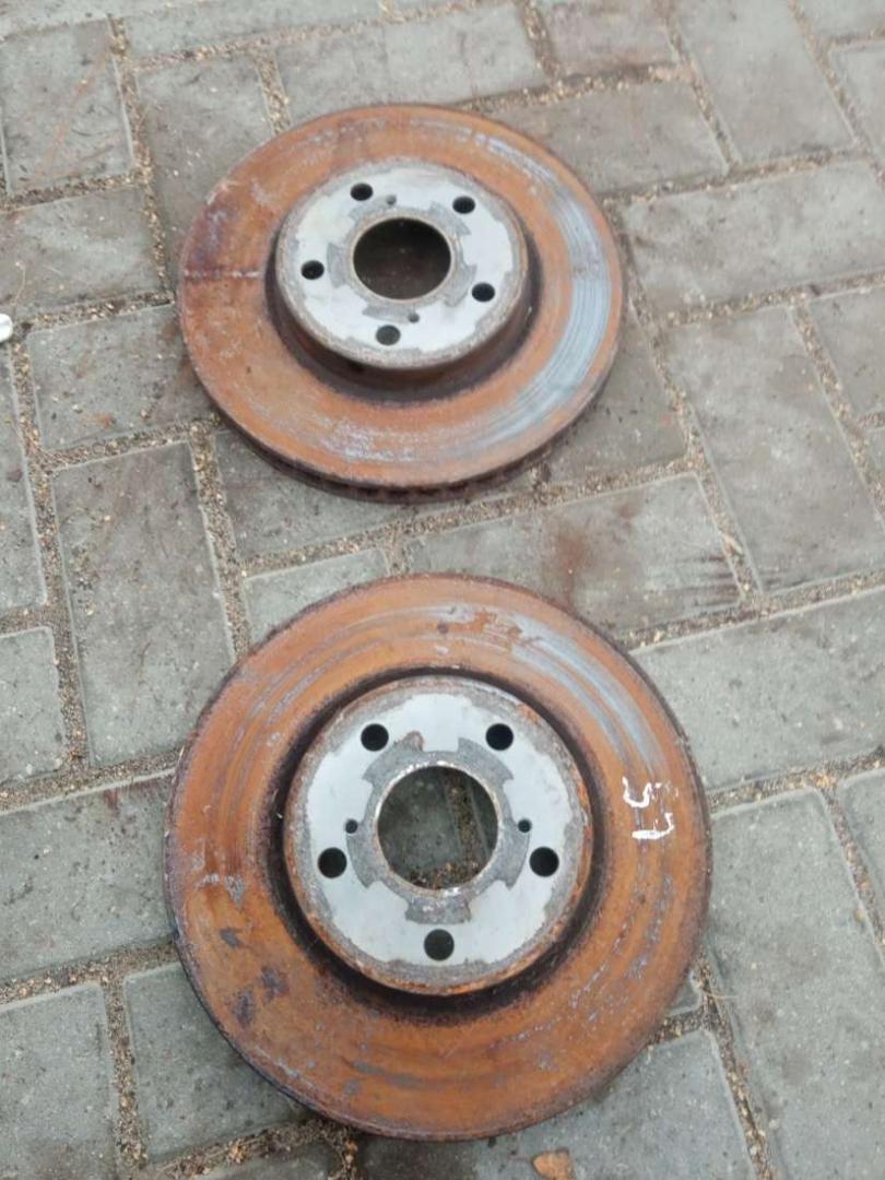 диск тормозной передний Lexus IS 2 поколение (XE20) 2007, 2.2 л., дизель, МКПП - фото №1