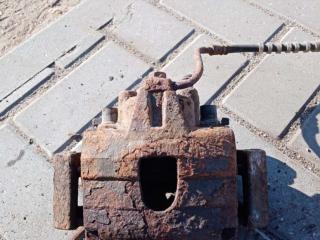 суппорт передний левый Chrysler Grand Voyager 4 поколение 2004, 2.5 л., дизель, МКПП, минивэн, 6629WF8, 1089