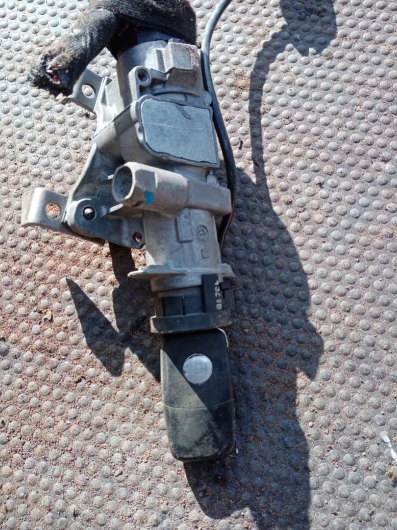 замок зажигания SEAT Alhambra 1 поколение 2000, 4B0905851B - фото №1