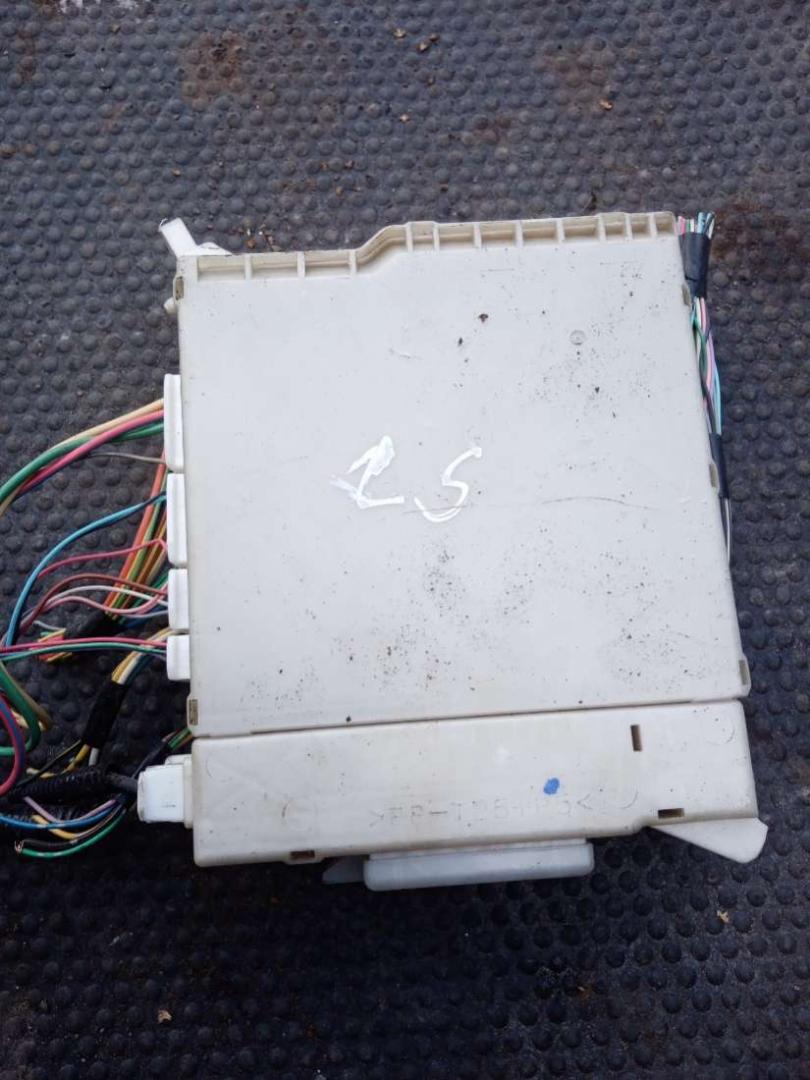 блок предохранителей Lexus IS 2 поколение (XE20) 2007, 2.2 л., дизель, МКПП, 710310585, 8273053050 - фото №1