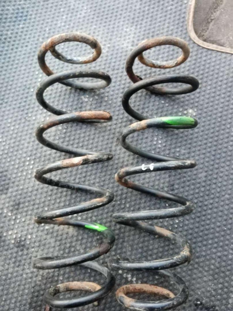 пружина передняя Volkswagen Polo 4 поколение 2002, 1.2 л., бензин, МКПП - фото №1