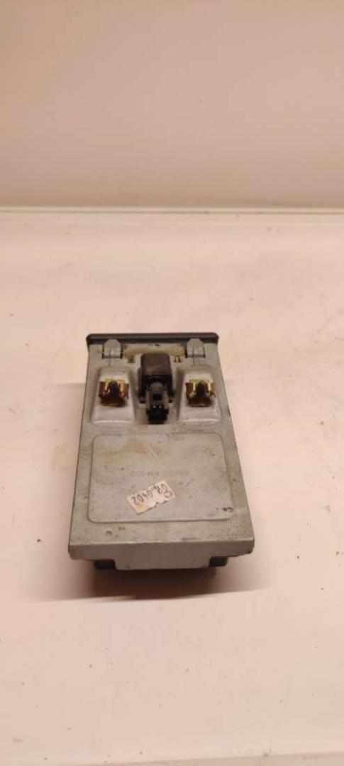 пепельница Nissan Almera N16 2002, 1.5 л., бензин, МКПП, седан, 68820BM402 - фото №1