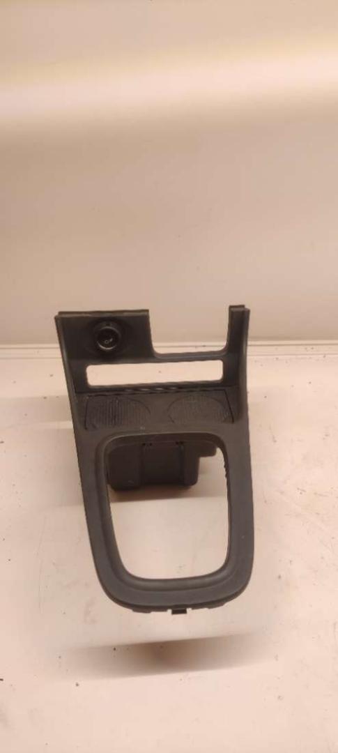 рамка обрамление кулисы Nissan Almera N16 2002, 1.5 л., бензин, МКПП, седан - фото №1