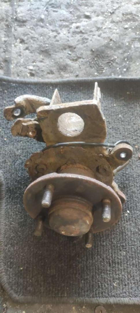 ступица задняя правая Nissan Almera N16 2002, 1.5 л., бензин, МКПП, седан - фото №1