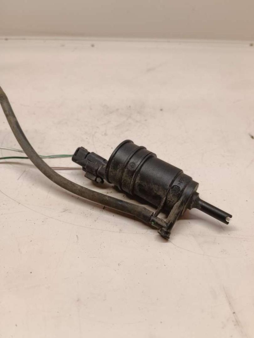 насос (моторчик) омывателя стекла Nissan Almera N16 2002, 1.5 л., бензин, МКПП, седан - фото №1