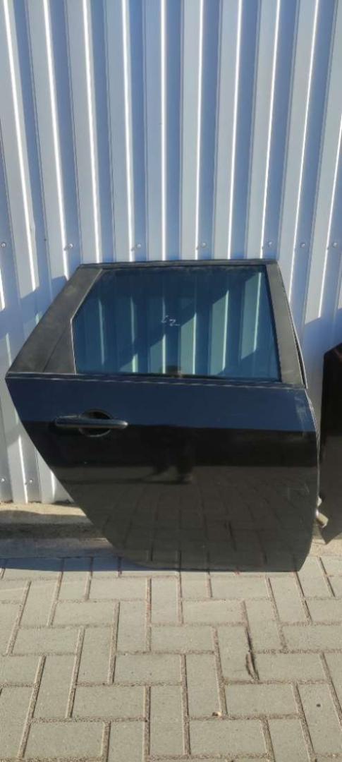 дверь задняя правая Nissan Primera P12 2005, 1.9 л., дизель, МКПП, черный, универсал - фото №1