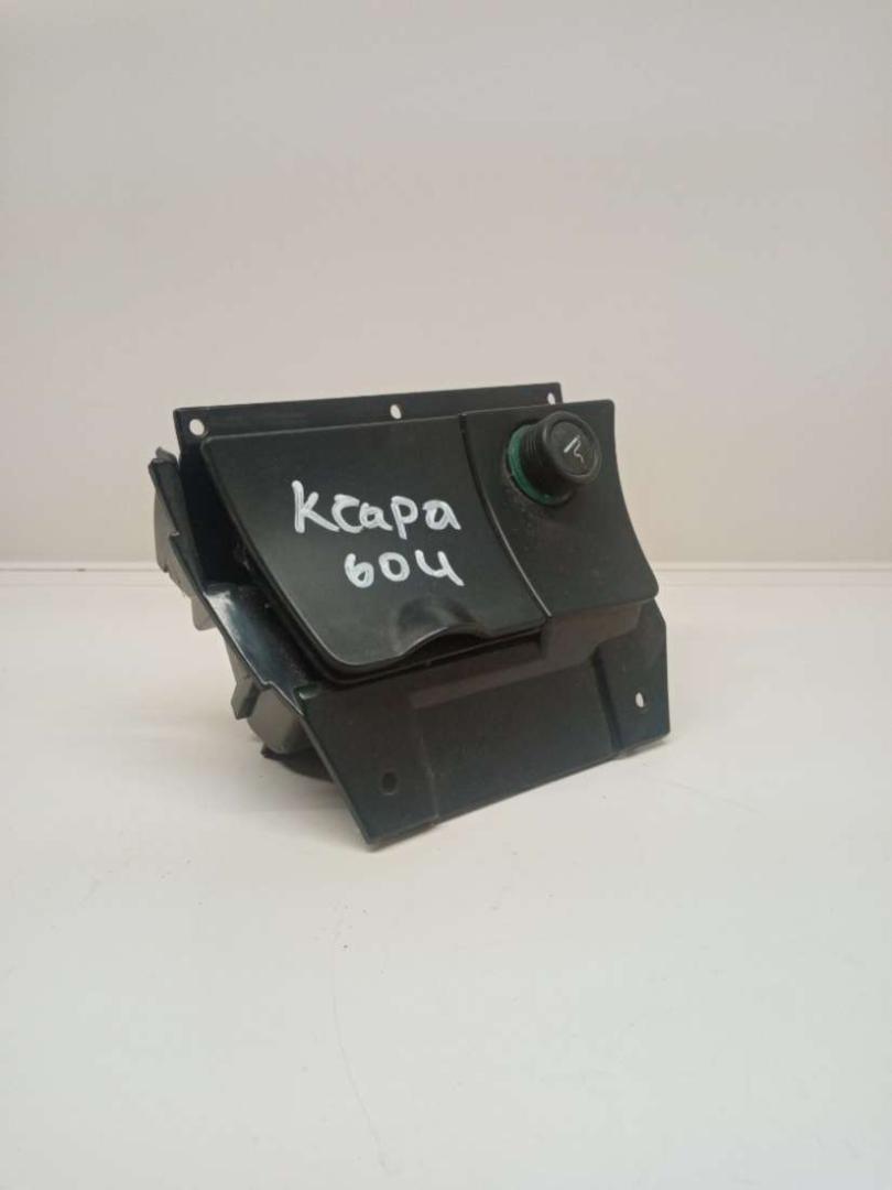 пепельница Citroen Xsara 1 поколение 2000, 1.8 л., хетчбэк 5 дв. - фото №1