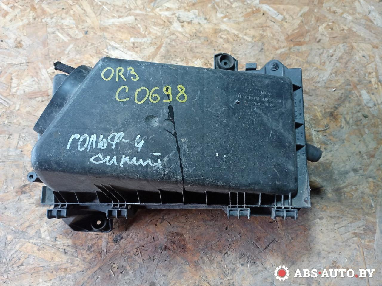 корпус воздушного фильтра Volkswagen Golf 4 поколение 2004, 1.9 л., дизель, 1J0129620, 1J0129607AE - фото №1