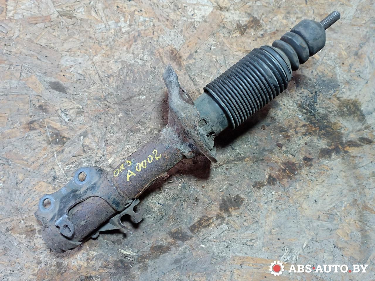 амортизатор передний левый Volkswagen Golf 3 поколение 1996, 1.9 л., дизель - фото №1