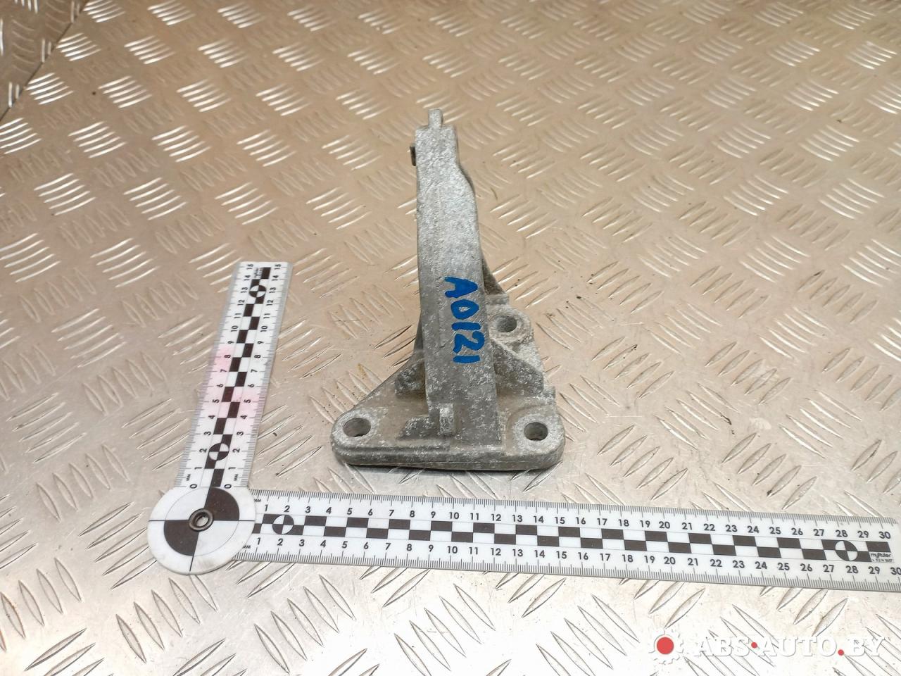 кронштейн полуоси Renault Laguna 2 поколение 2005, 8200187544 - фото №1