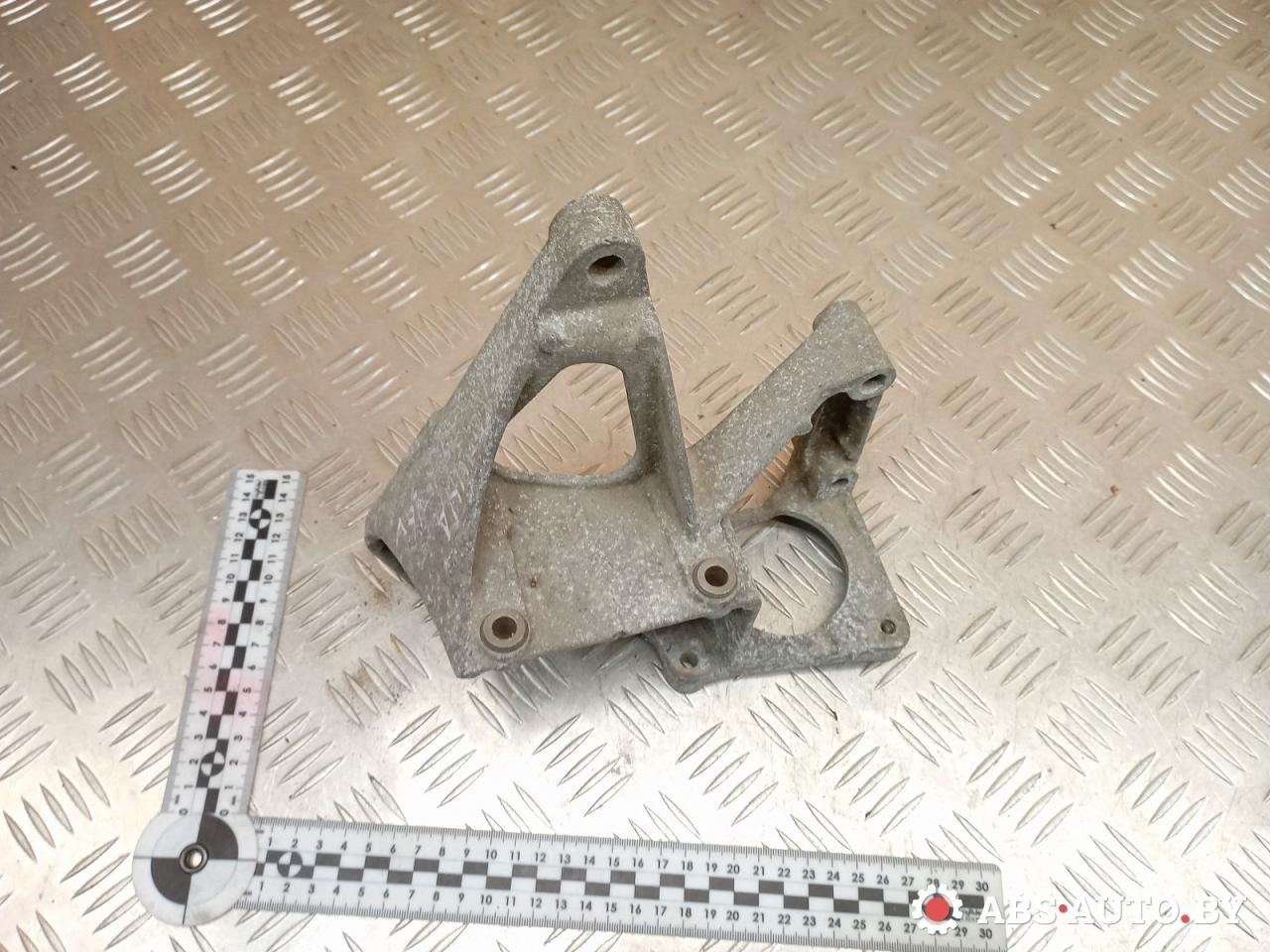 кронштейн гидроусилителя Renault Laguna 1 поколение 1998 - фото №1