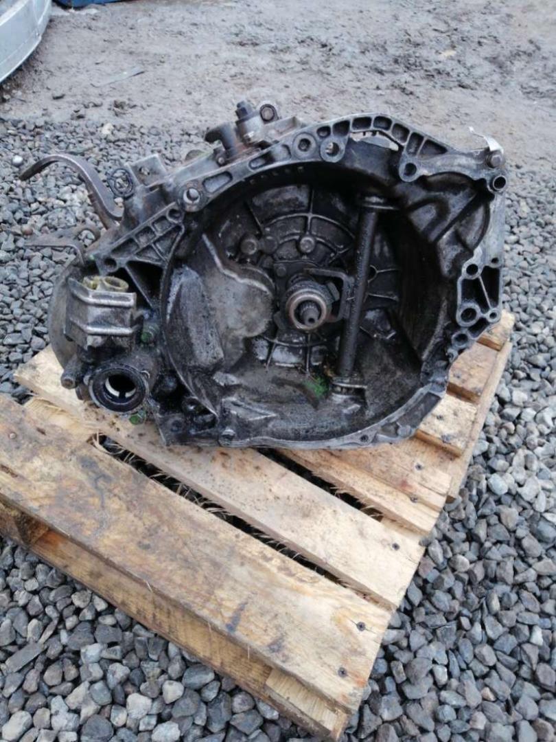 КПП механическая (МКПП) Peugeot 605 1 поколение 1992, 2.1 л., дизель, МКПП, седан, 20CH97 - фото №1