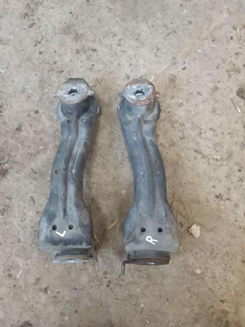 Кронштейн крепления балки подвески Renault Laguna 3 поколение 2009, 2.0 л., дизель, МКПП, хетчбэк 5 дв., 543170002N, 543170001N - фото №1