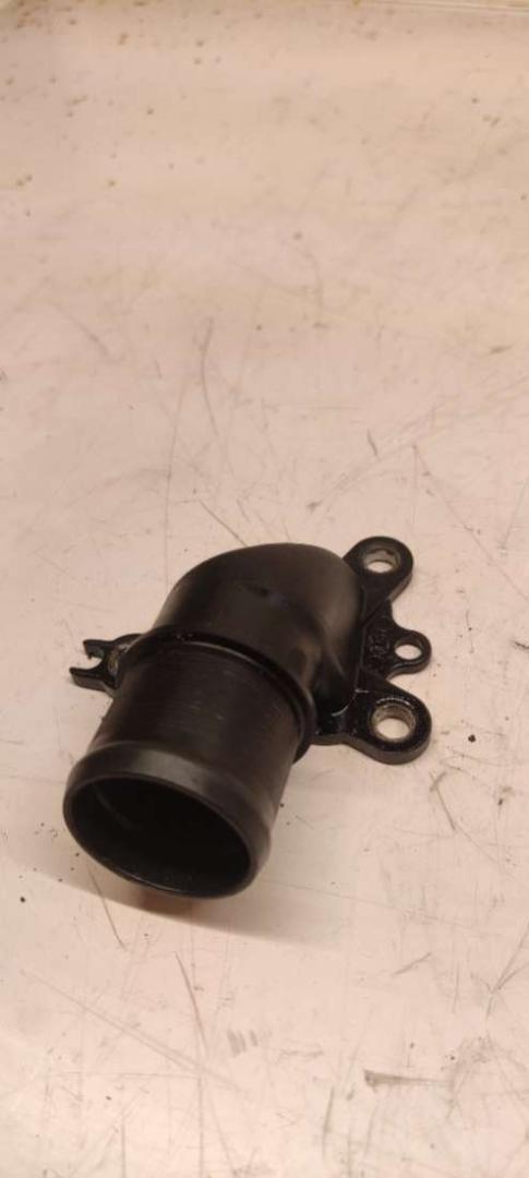 фланец (тройник) системы охлаждения Renault Laguna 3 поколение 2009, 2.0 л., дизель, МКПП, хетчбэк 5 дв. - фото №1