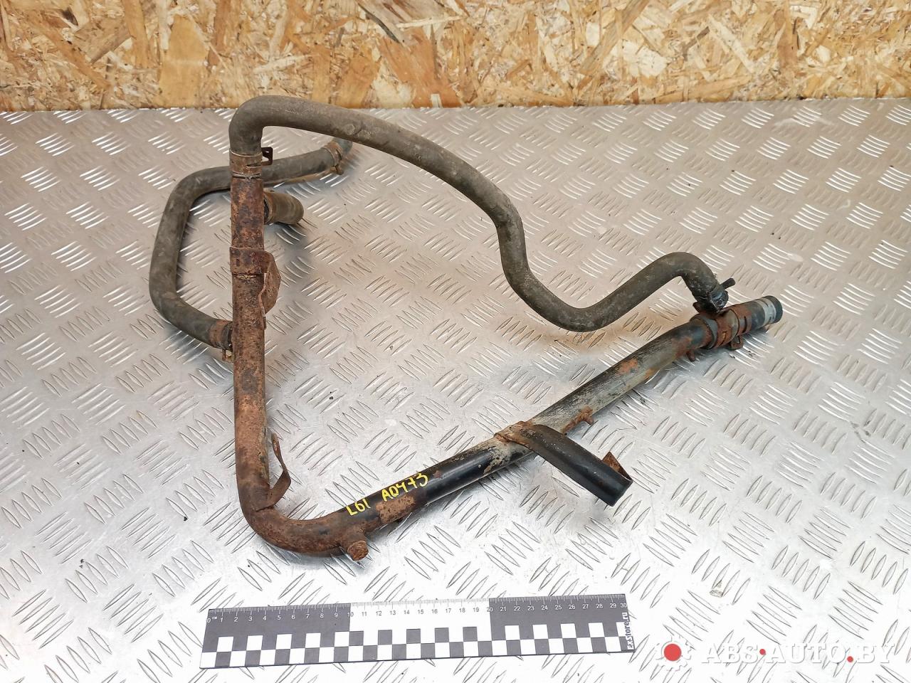 патрубок радиатора Volkswagen Transporter T4 1995, 2.4 л., МКПП - фото №1