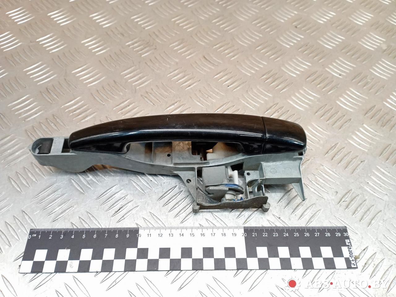 ручка наружная задняя правая Peugeot 308 T7 2010, 1.6 л., 9HY (DV6TED4), дизель, МКПП, черный, хетчбэк 5 дв. - фото №1