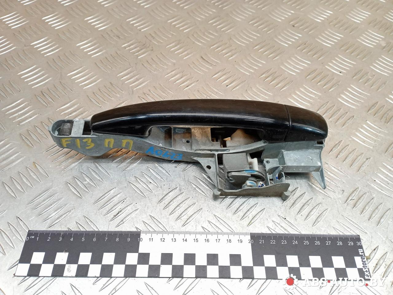 ручка наружная Peugeot 308 T7 2010, 1.6 л., 9HY (DV6TED4), дизель, МКПП, черный, хетчбэк 5 дв. - фото №1