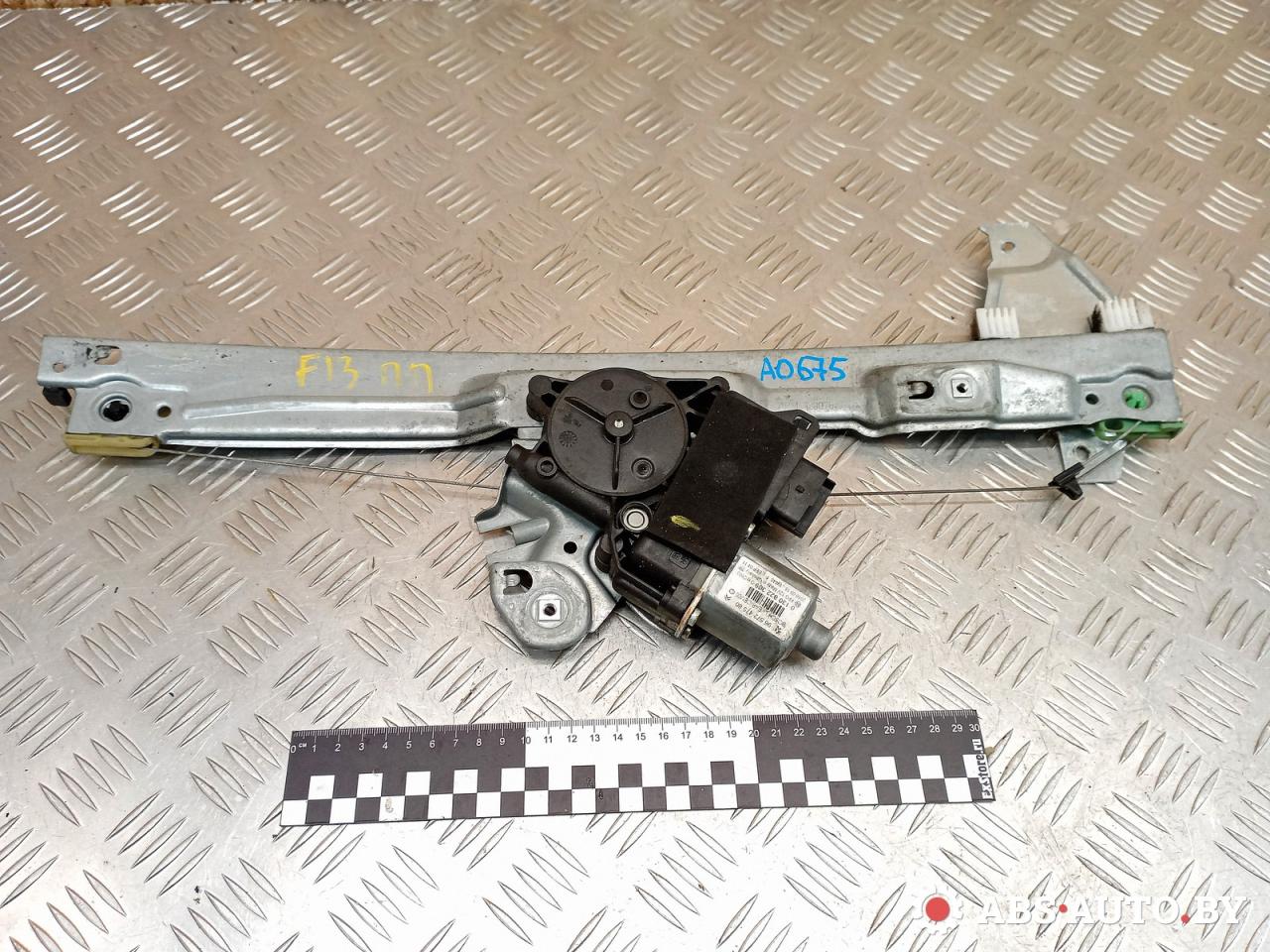 стеклоподъемник электрический передний правый Peugeot 308 T7 2010, 1.6 л., 9HY (DV6TED4), дизель, МКПП, черный, хетчбэк 5 дв., 9657247580, 0130822369, 9659826980 - фото №1