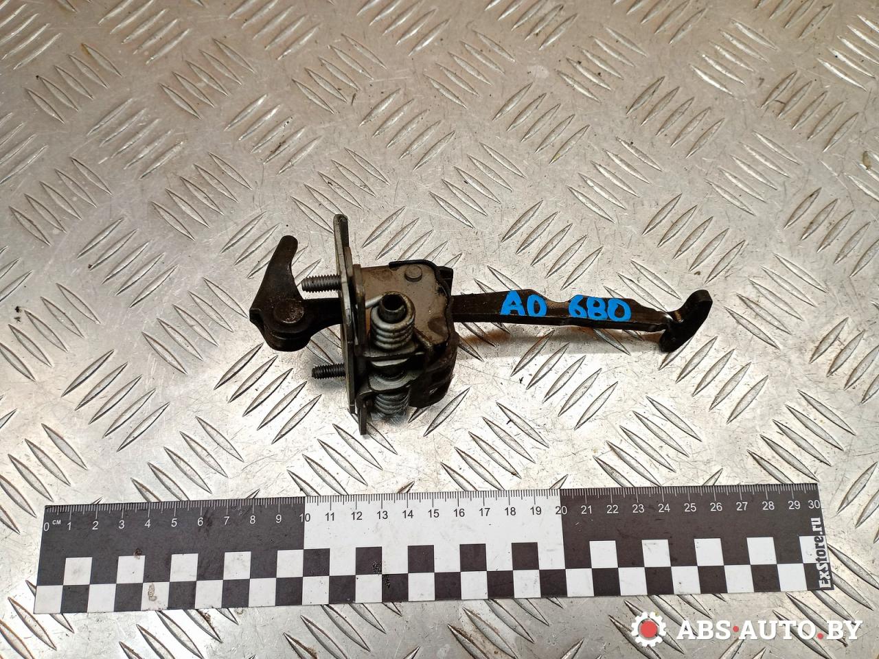 ограничитель открывания двери задней Peugeot 308 T7 2010, 1.6 л., 9HY (DV6TED4), дизель, МКПП, черный, хетчбэк 5 дв. - фото №1