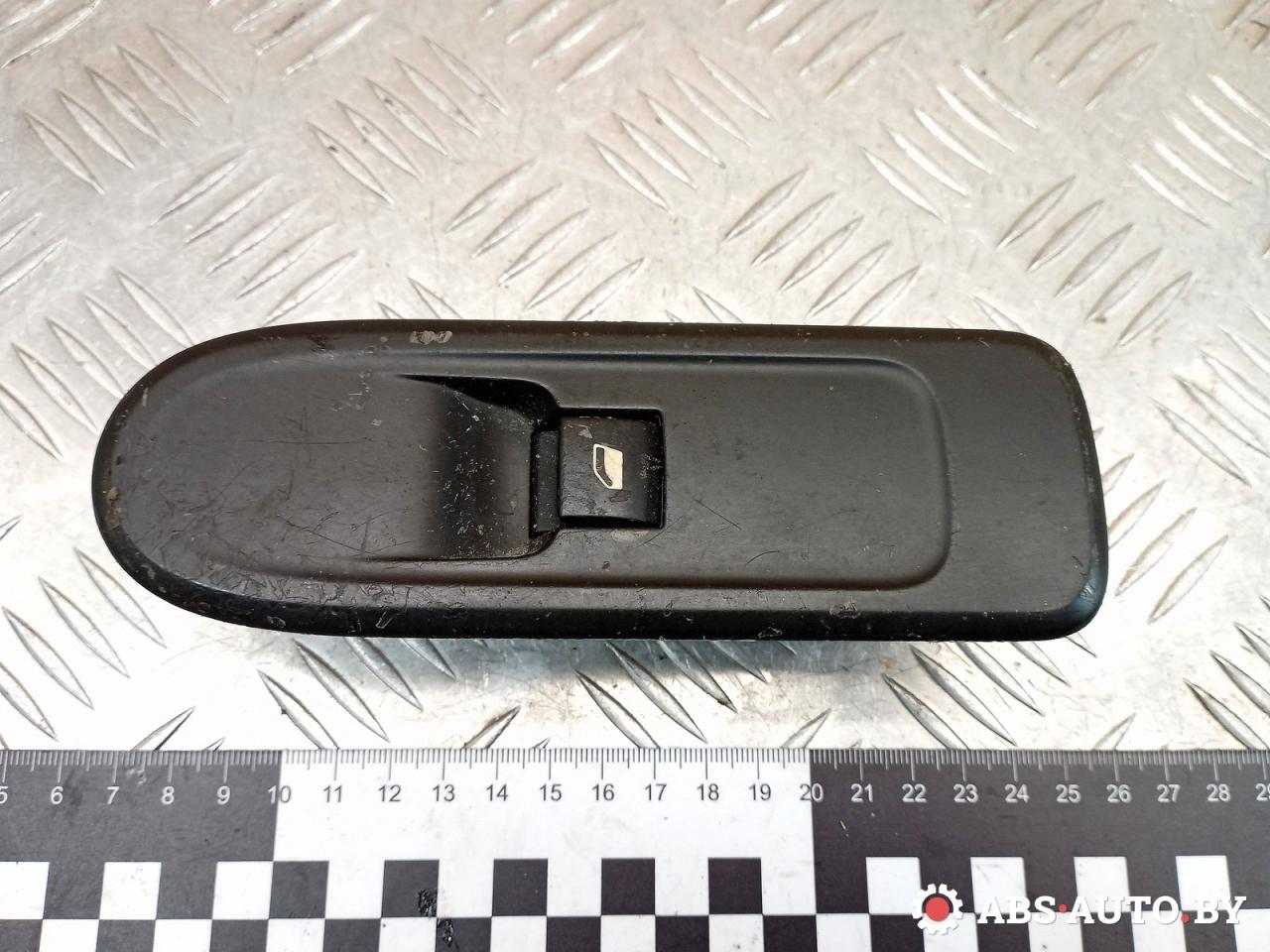 кнопка стеклоподъемника двери Peugeot 308 T7 2010, 1.6 л., 9HY (DV6TED4), дизель, МКПП, черный, хетчбэк 5 дв., 53269801, 96565184XT - фото №1