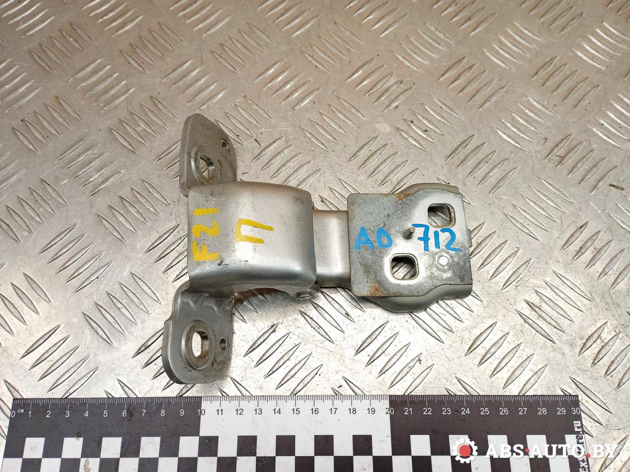 петля крышки багажника Citroen C5 2 поколение 2009, 2.2 л., дизель, МКПП, универсал, 9682254780 - фото №1