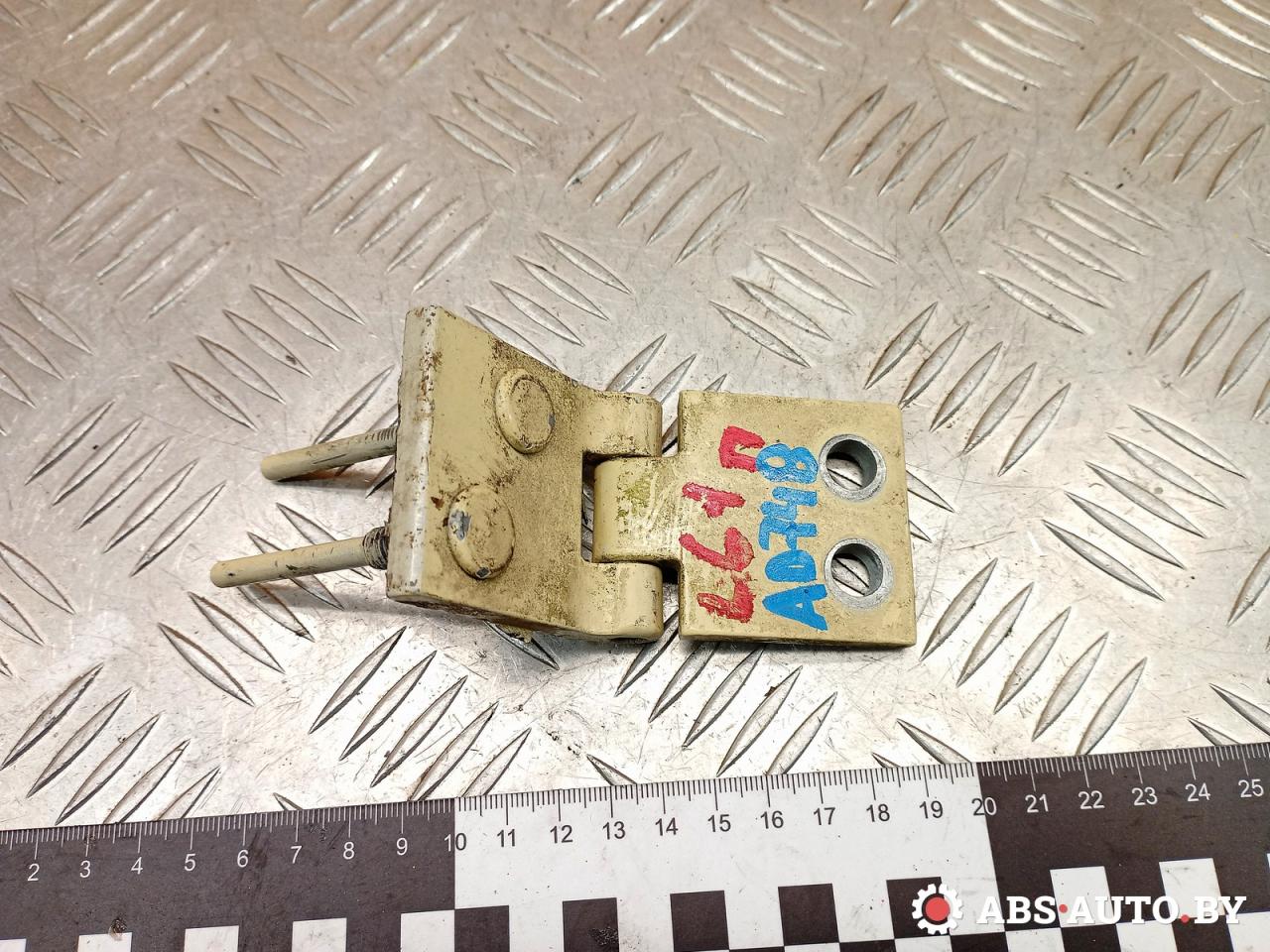 петля крышки багажника Volkswagen Transporter T4 1995, 2.4 л., МКПП, 701721555L - фото №1