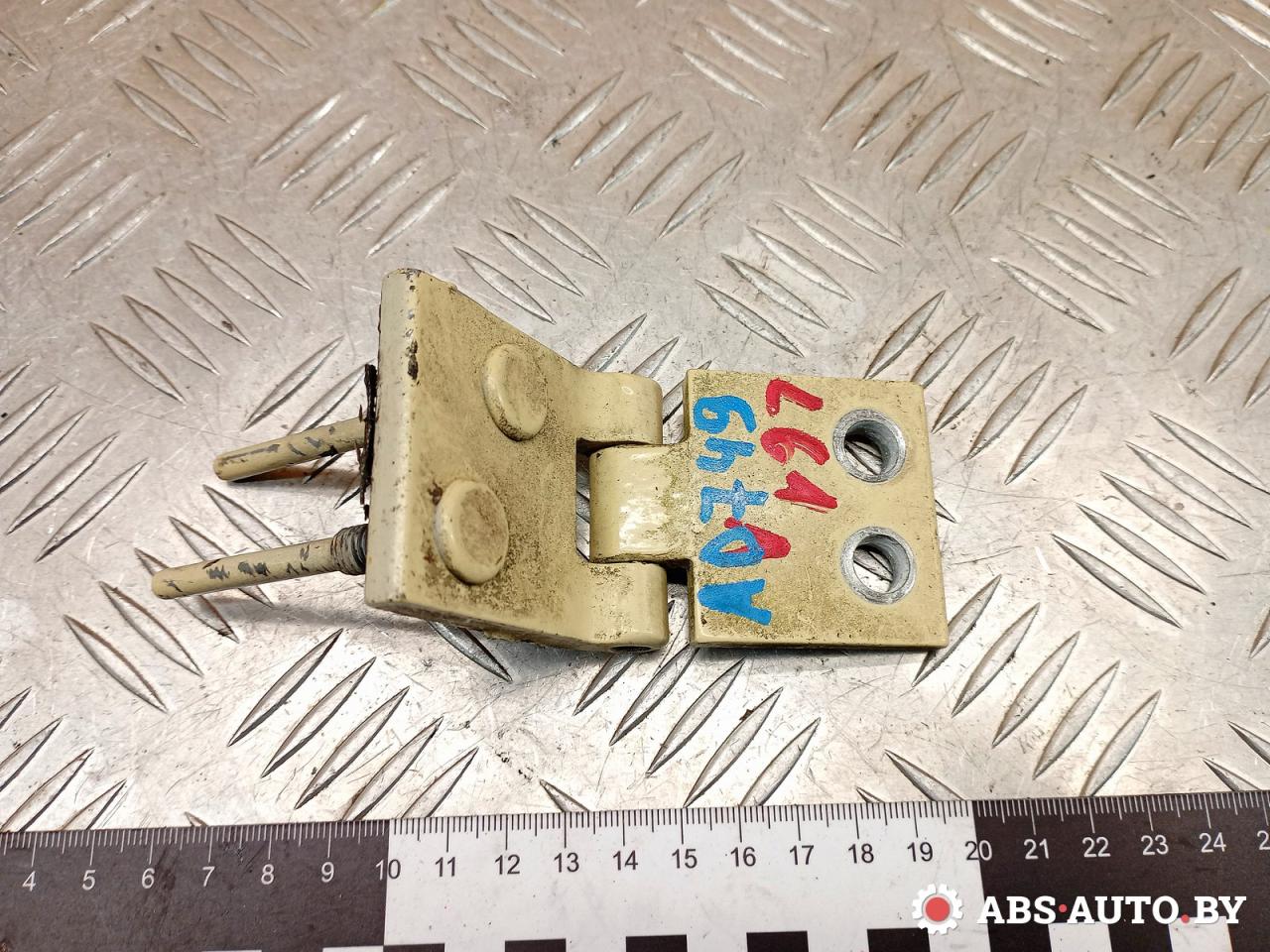 петля крышки багажника Volkswagen Transporter T4 1995, 2.4 л., МКПП - фото №1