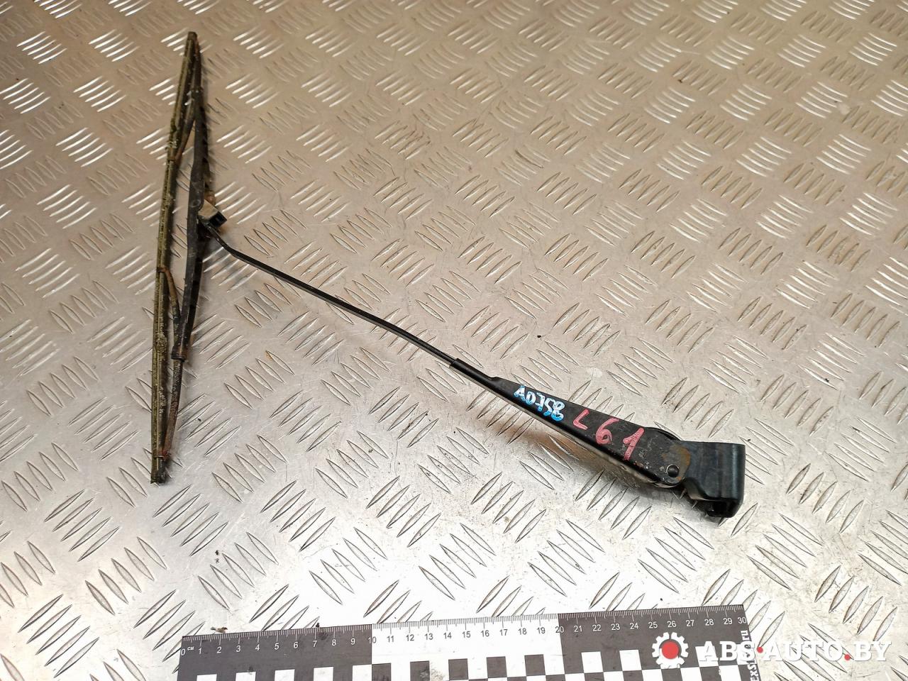 щеткодержатель задний Volkswagen Transporter T4 1995, 2.4 л., МКПП, 701955707 - фото №1