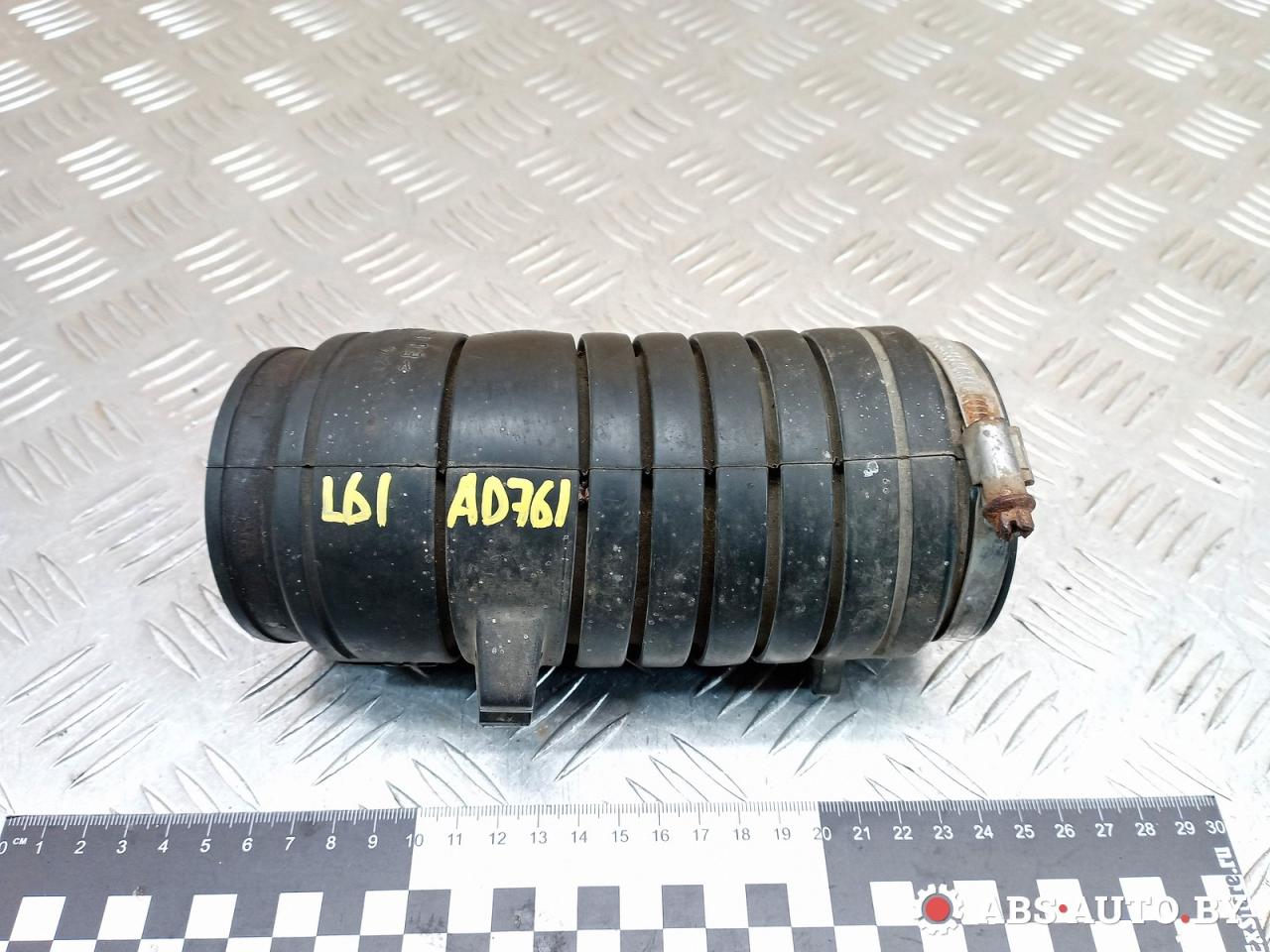 патрубок воздушного фильтра Volkswagen Transporter T4 1995, 2.4 л., МКПП, 074129627E - фото №1