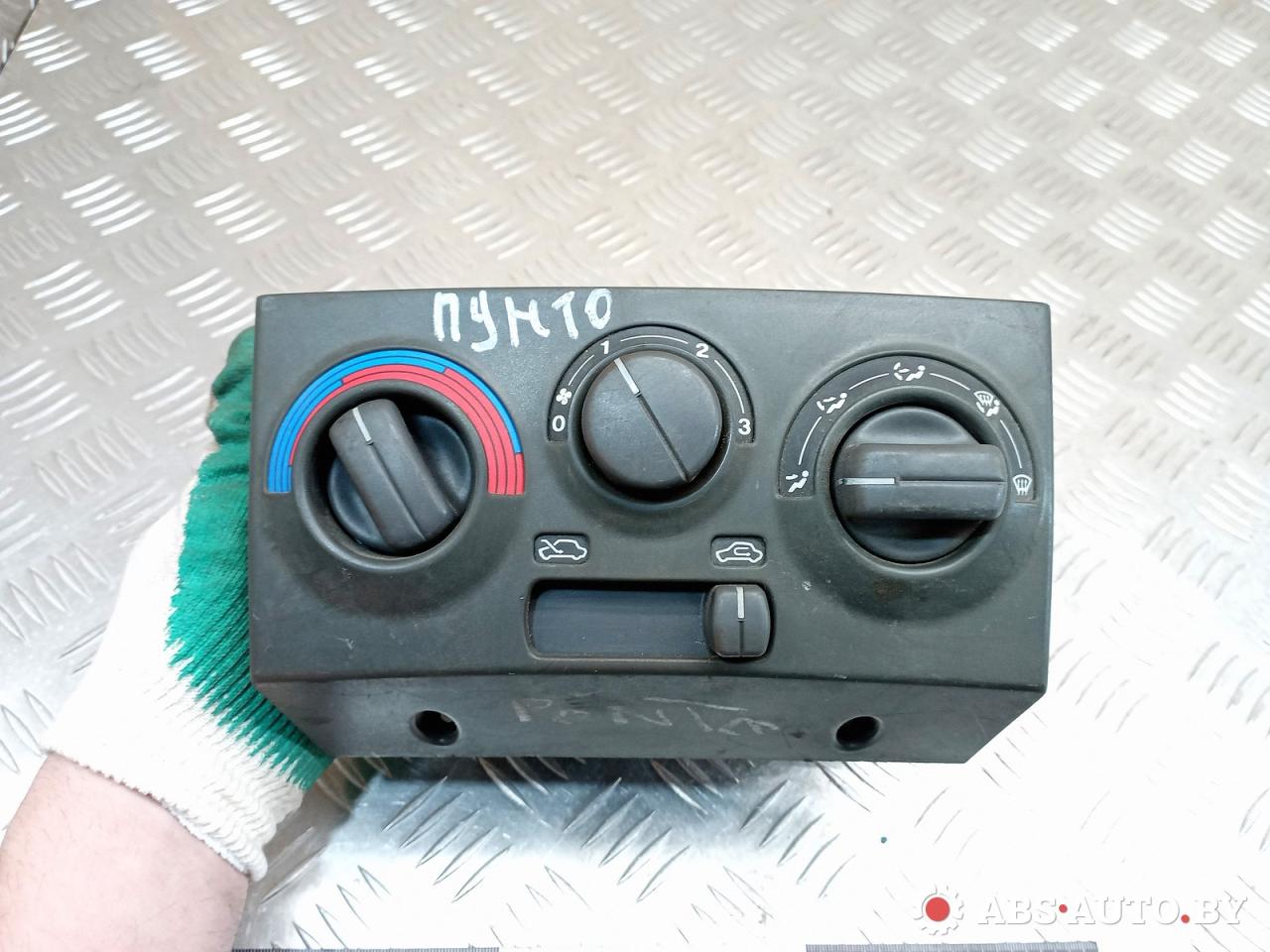 блок управления печки / климат-контроля Fiat Punto 1 поколение 1997, 751135H, 92045400, 494911 - фото №1