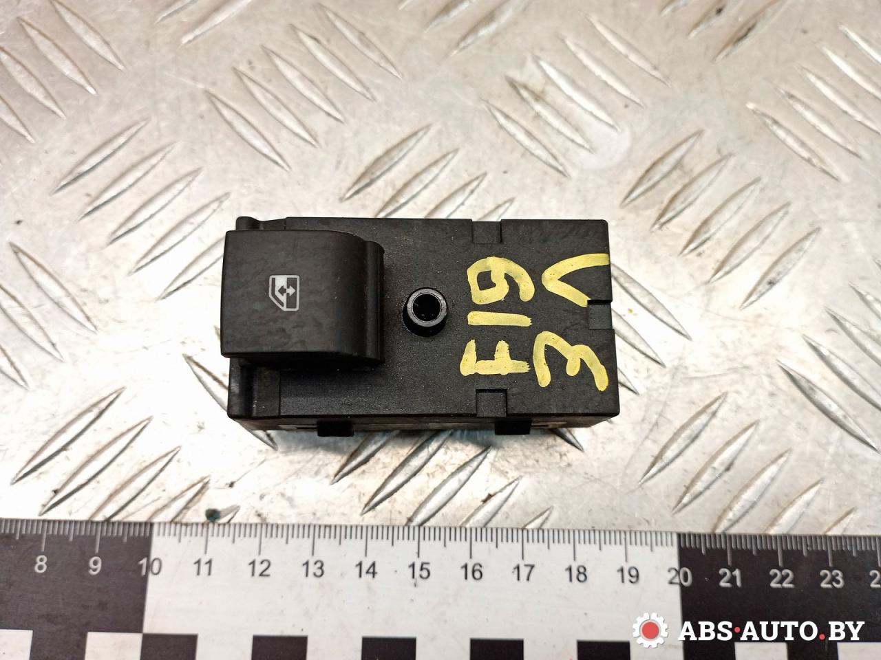 кнопка стеклоподъемника двери задней Opel Mokka 1 поколение 2015, 1.6 л., B 16 XER, бензин, МКПП, 13301888 - фото №1