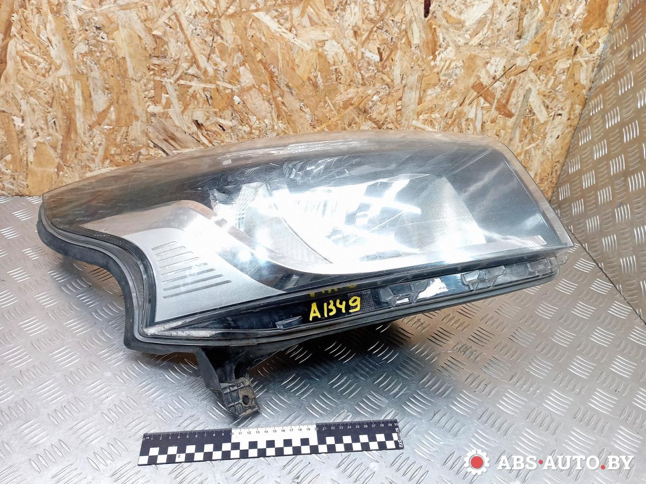 фара правая Renault Trafic 3 поколение 2016, 1.6 л., R9M 408, дизель, МКПП, микроавтобус, 260108047R - фото №1