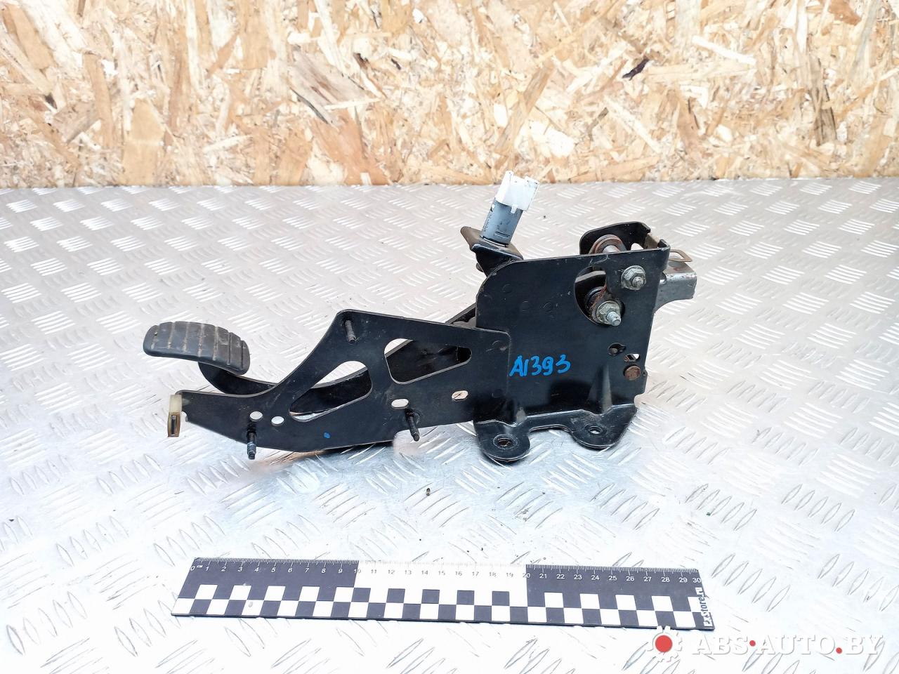 педаль тормоза Renault Scenic 2 поколение 2005, 1.9 л., дизель, МКПП, минивэн, 20132A00, 72553 - фото №1