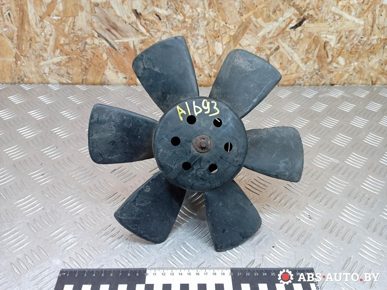 вентилятор радиатора Volkswagen Golf 2 поколение 1987, 1.8 л., бензин - фото №1