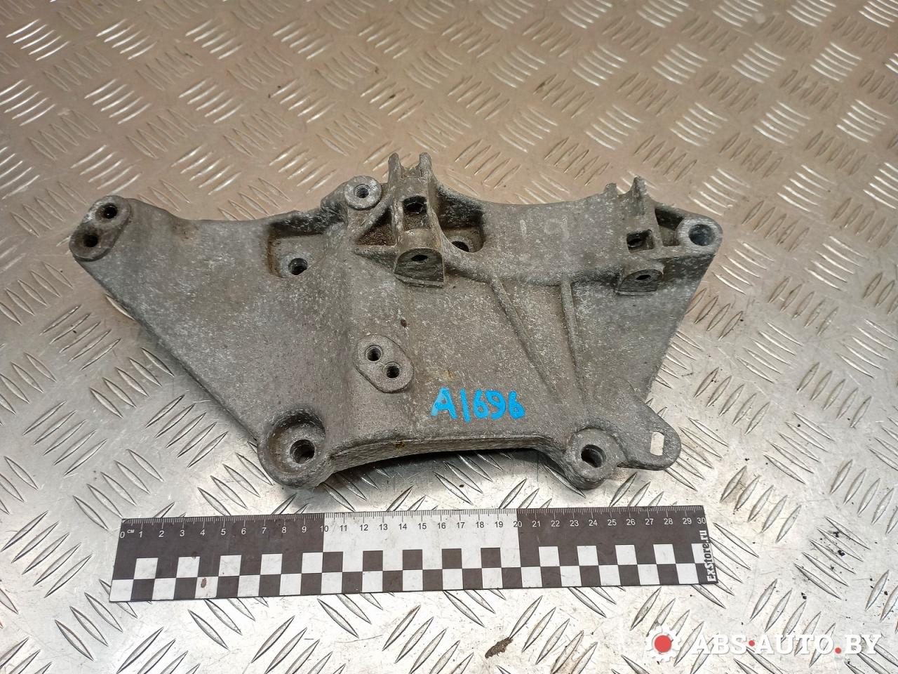 кронштейн генератора Renault Scenic 2 поколение 2005, 1.9 л., дизель, МКПП, минивэн, 8200100148 - фото №1