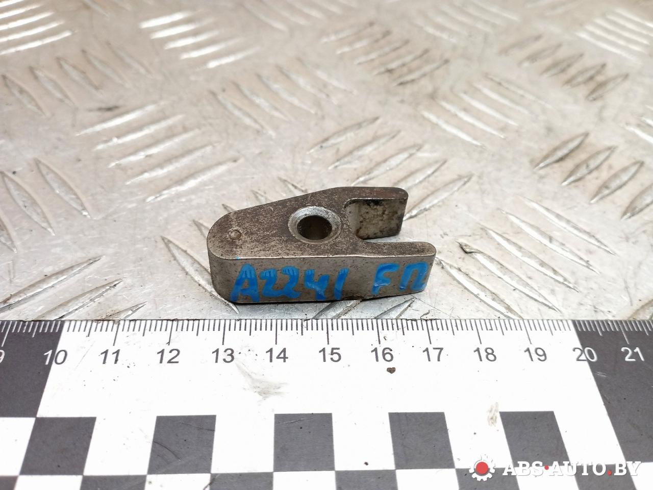 крепление форсунки Mercedes-Benz M-Класс W164 2008, 3.0 л., OM642 DE30LA, дизель, АКПП, хетчбэк 5 дв. - фото №1