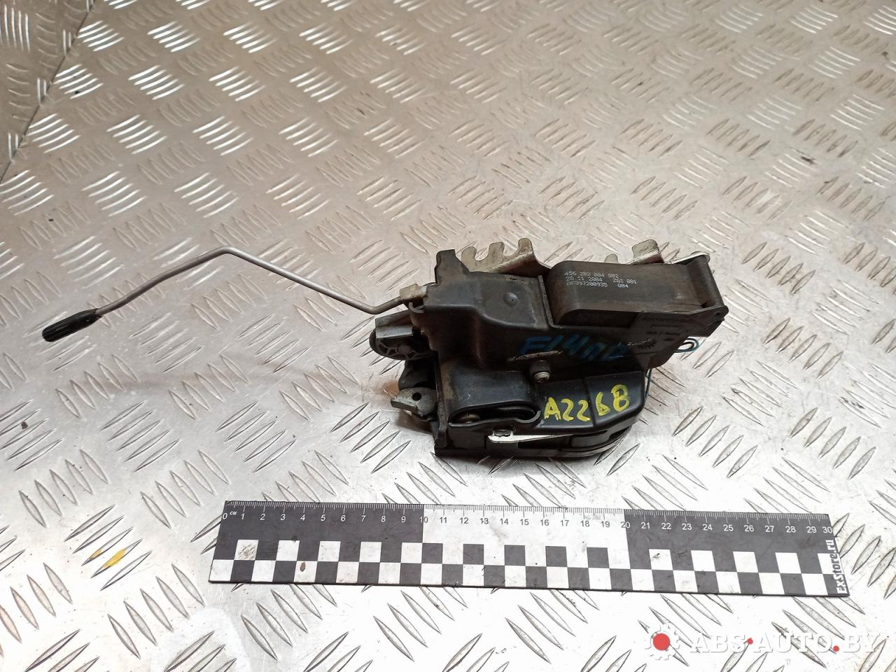 замок двери передней правой Mercedes-Benz Vito W639 2005, 2.2 л., OM 646.982, дизель, МКПП, микроавтобус, A6397200935 - фото №1