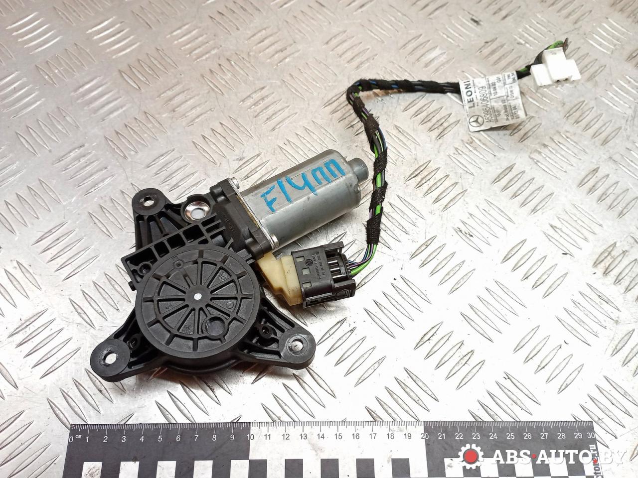 моторчик стеклоподъемника передний правый Mercedes-Benz Vito W639 2005, 2.2 л., OM 646.982, дизель, МКПП, микроавтобус, 0130821940 - фото №1