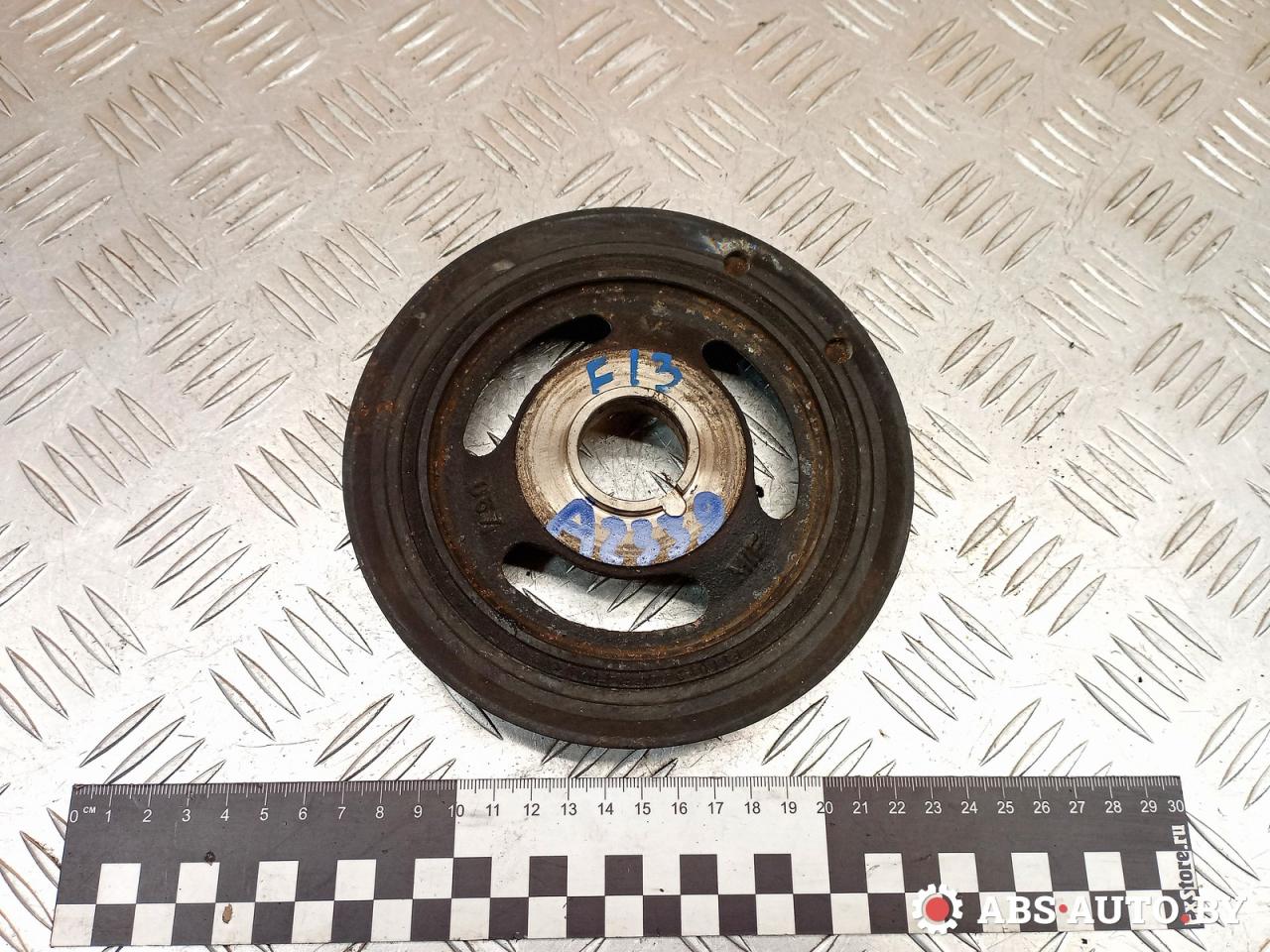 шкив коленвала Peugeot 308 T7 2010, 1.6 л., 9HY (DV6TED4), дизель, МКПП, черный, хетчбэк 5 дв., 9654961080, 1690296, AV6Q6B319AA, 544010410, 544010420, GPZ1097DZ, GPZ1097VD, Y66211401, 3558000, 3642473, 0515T3, 1261069K00000, 31330083 - фото №1